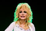 Murder ballads, der - som oftest - handler om mænd, der dræber kvinder, udgjorde soundtracket til Dolly Partons barndom, har countrystjernen fortalt. Foto: Janus Engel
