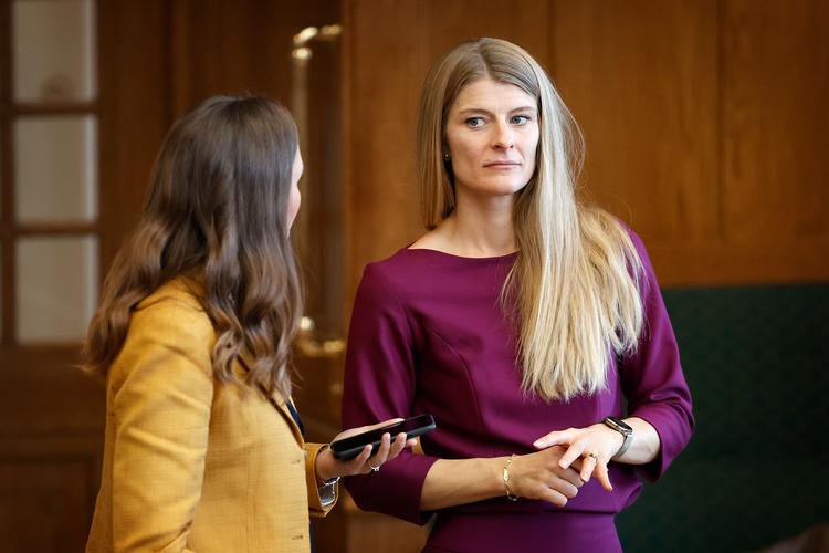 Kulturminister Ane Halsboe-Jørgensen (th.) håber, at coronapas også kan være med til at skabe tryghed i kulturlivet.  Foto: Jens Dresling