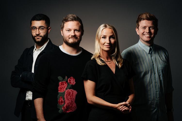 Holdet bag Reporterne er fra venstre mod højre: reporter Kevin Shakir, vært Alexander Wils Lorenzen,  vært Cecilie Lange og reporter Mathias Stilling. Programmet bliver sendt alle hverdage klokken 7-9. Foto: Pr-foto