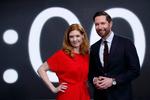 Nina Munch-Perrin og Kaare Quist fra DR's TV-avisen skal sammen med alle andre danske medier blive ved med og endnu bedre til at fastholde blikket på klimaudfordringerne. For det burde være en vedvarende mediesag, mener mediekommentator Jacob Mollerup. Foto: Jens Dresling