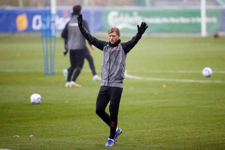Med sine 117 landskampe er Simon Kjær kun overgået af Peter Schmeichel (129) og Dennis Rommedahl (126). Foto: Finn Frandsen