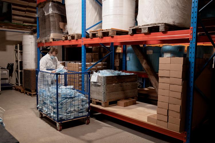 Hos plast-fabrikken Faerch er der indført en række restriktioner for de ansatte, der ikke er vaccinerede mod corona. Billedet har ikke noget med historien at gøre.

 Foto: Peter Hove Olesen