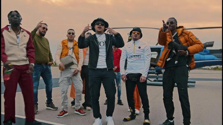 Jul er fransk rap superstjerne og altid på barrikaderne for OL Marseille. Nu rækker han ud til rivalerne fra PSG og samler 157 franske rappere på tredobbelt album. 