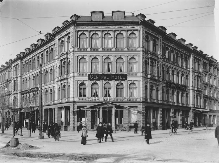 Restauranten lå i bygningen her - på hjørnet af H.C. Andersens Boulevard og Vesterbrogade. Foto fra kbhbilleder.dk 
