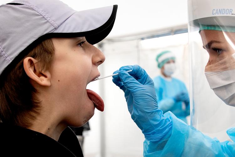 Der er lørdag registreret 2948 nye coronatilfælde, oplyser Statens Serum Institut.. Antal indlagte stiger med 3 til 319. Der er 7 yderligere dødsfald. (arkivfoto) Foto: Finn Frandsen