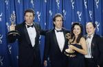 Skuespillerne fra 'Seinfeld' poserer efter Emmy-uddelingen i 1993. Fra venstre til højre er det Michael Richards (Kramer), Jerry Seinfeld (Jerry), Julia Louise-Dreyfus (Elaine) og Jason Alexander (George).  Foto: Douglas C. Pizac/Ritzau Scanpix