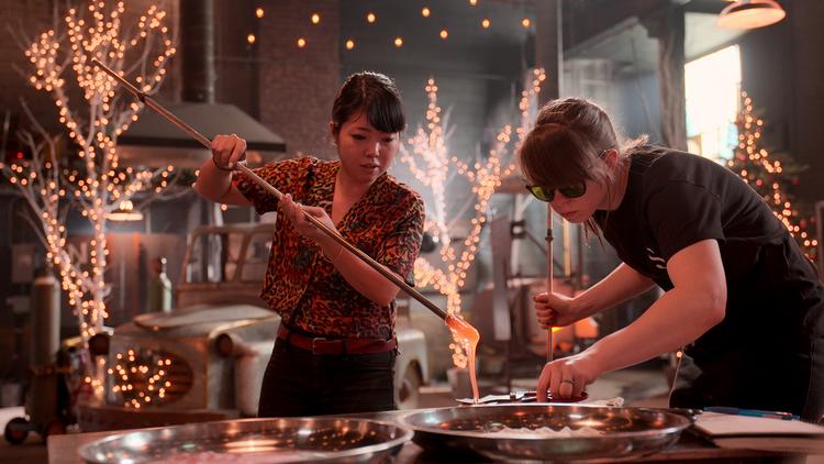 Deltageren Nao Yamamoto fra 'Blown Away: Christmas' er en finurlighedsmaskine. Men hun er også dygtig.  Foto: Netflix