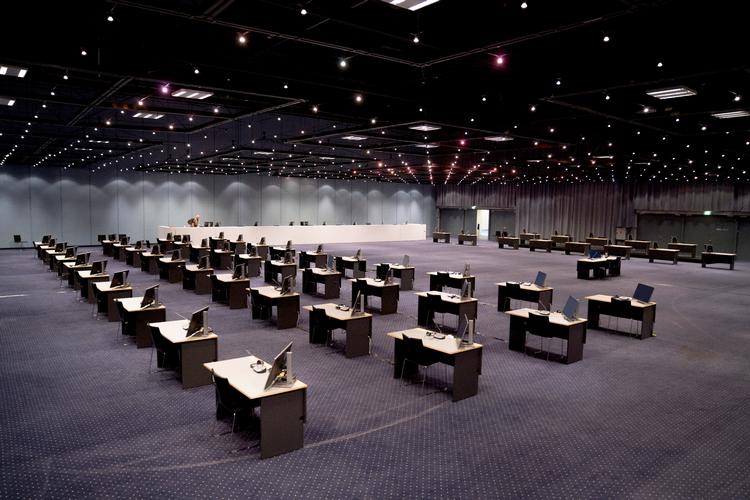 17 mænd er tiltalt i danmarkshistoriens længste og største straffesag om hvidvask for over en halv milliard kronerog og skatteunddragelse for 297millioner kroner.  Bella Center har været  indrettet til retslokale. Foto: Andreas Merrald