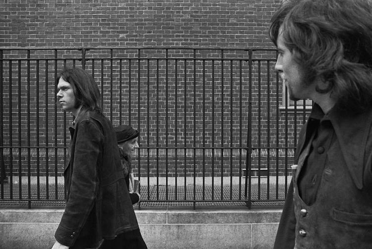 Det oprindelige fotografi fra New York, før det blev camoufleret, og Graham Nash (th.) skåret fra. 