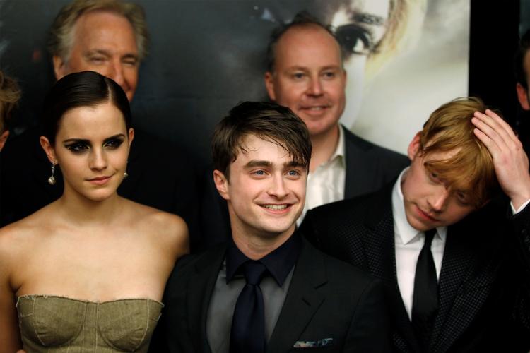 Rupert Grint (th.), Daniel Radcliffe og Emma Watson er blandt de stjerner, som deltager i 'Harry Potter'-genforeningen 1. januar 2022. Her ses de til premieren på seriens ottende og sidste film, 'Harry Potter og dødsregalierne, del 2', i 2011. Foto: Lucas Jackson/Ritzau Scanpix