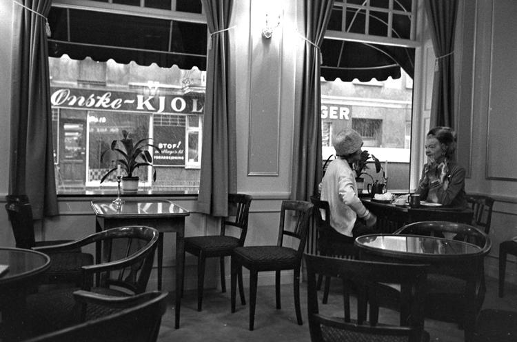 Sådan så det ud i 1977, da fine damer gik på konditori. Bagere/konditorier er en af de få butikstyper, der er blevet flere af de seneste ti år.  Foto: Lars Hansen