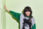 Den australske indierockmusiker Courtney Barnett har ikke just fuld fart på i sine nye sange. Foto: Mia Mala McDonald 