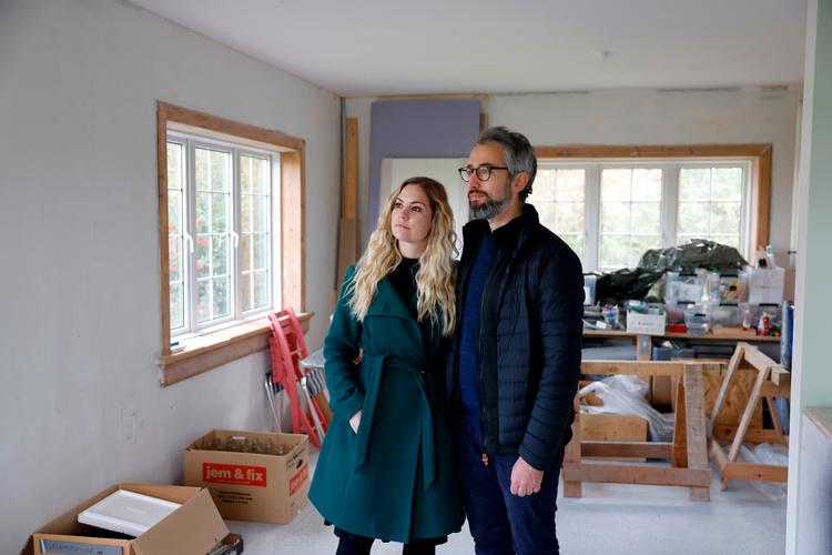 Kristian og Julie fandt et gammelt elværk uden for Sakskøbing og bruger det som fritidsbolig så meget, de har lyst. Foto: Marcus Emil Christensen