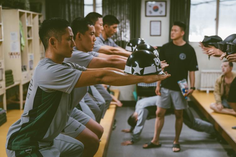 Alle unge mænd i Sydkorea skal gennemføre en minimum 18 måneder lang værnepligt. Og det er de færreste, der kan finde mening med tilværelsen på basen, hvis man skal tro dramaserien 'D.P.' Foto: Netflix, Blackaura