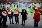     Protesterende københavnere ved afleveringen af over 50.000 underskrifter mod byggeri på Amager Fælled og Stejlepladsen på Københavns rådhus. Borgerne synes mere optaget af naturen i Danmark end politikerne.  Foto Martin Lehmann