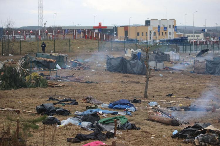Sådan så der ud i en af de to ryddede migrantlejr nær Bruzgi i Hviderusland nær grænsen til Polen torsdag. Foto: Leonid Shcheglov/Ritzau Scanpix