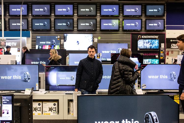 Varemanglen ser ud til at blive mindre i Danmark op til Black Friday og julen. Men enkelte varer bliver stadig svære at få fingrene i. Foto: Ivan Boll