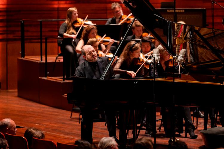 Kirill Gerstein spillede med så stort overskud, at musikken blev væk mellem hans hurtige fingre. Foto: Marcus Emil Christensen