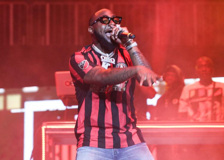 Davido optræder i Atlanta i USA i 2019. I denne uge blev han tilsyneladende en hel del rigere takket være sine fans. Foto: Robb Cohen/AP Foto: Robb Cohen/Ritzau Scanpix