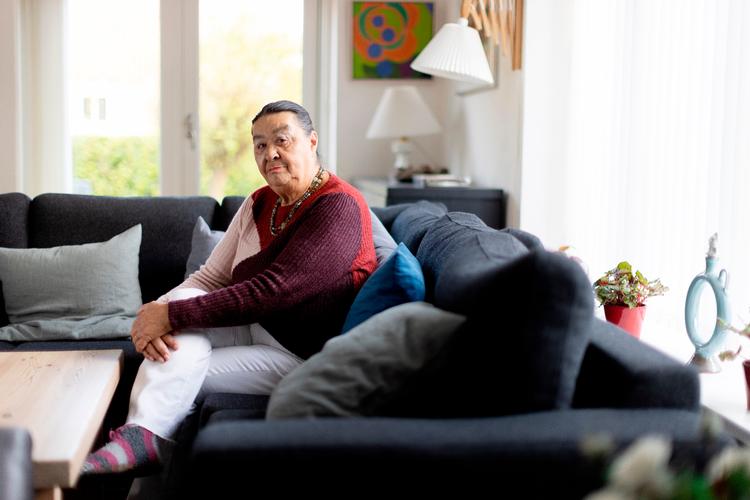 Eva Illum blev som otteårig i 1951 taget fra sin familie i Grønland og sejlet til Danmark som led i et eksperiment, der skulle gøre 22 grønlandske børn danske. Nu søger hun og fem andre om erstatning.  Foto: Thomas Borberg