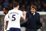 Tottenham-manager Antonio Conte var tilfreds med  Pierre-Emile Højbjerg efter 2-1-sejren over Leeds. Foto: David Klein/Ritzau Scanpix
