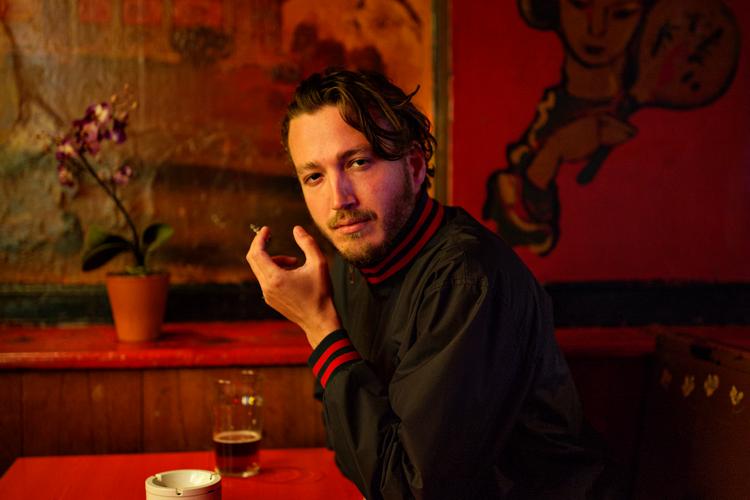 Jacob Skyggebjerg debuterede i 2013 med romanen 'Vor tids helt' og blev hurtigt udråbt som en ny stemme fra underklassen. Han seneste roman, 'Inderkredsen', er en satire over det litterære miljø, pornoficeringen af samfundet og menneskets fundamentale svinskhed.  Foto: Jacob Ehrbahn