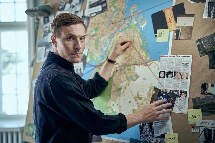 Sebastian Ricehlsen er tidligere efterforsker ved politiet og nuværende journalist.  
