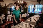Ivan Jovanovic ejer Danmarks ældste (og eneste) jugoslaviske restaurant, Dubrovnik i Studiestræde i København.   Foto: Jacob Ehrbahn