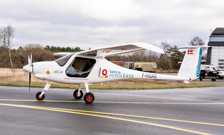 Forsvarsministeriets Materiel- og Indkøbsstyrelse og Flyvevåbnet fremviser el-fly, på Flyvestation Karup. Danmark har nu, som det første flyvevåben i verden, to el-fly på vingerne. Foto: Henning Bagger/Ritzau Scanpix