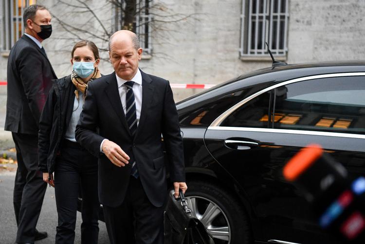 Olaf Scholz fotograferet i lørdags, da han ankom til regeringsforhandlinger.  Foto: Annegret Hilse/Ritzau Scanpix