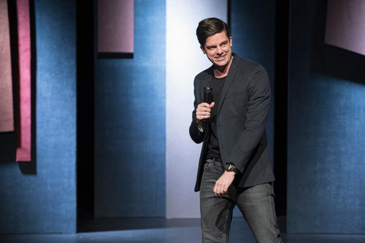 MIchael Schøt giver tidens dårskab gode råd med på vejen, og det er sjovt.  