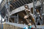 Statuen er udført ved hjælp af 3D-printerteknikker og er en gave til byen Napoli fra forfatteren Stefano Ceci. Foto: Ciro De Luca/Ritzau Scanpix