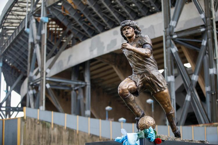 Statuen er udført ved hjælp af 3D-printerteknikker og er en gave til byen Napoli fra forfatteren Stefano Ceci. Foto: Ciro De Luca/Ritzau Scanpix