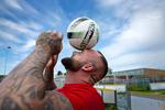Efter et langt liv med cokemisbrug kæmper Danni nu for at holde sig clean ved hjælp af træning, stram kost og fodbold. Foto: 
Jeppe Gudmundsen-Holmgreen