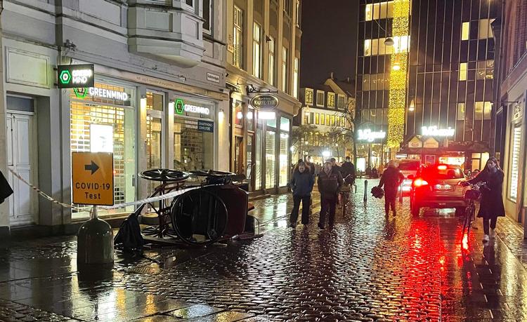 En 61-årige kvinde har mistet livet efter en ulykke på et julemarked ved Store Torv i Aarhus.

 Foto: Øxenholt Foto/Ritzau Scanpix