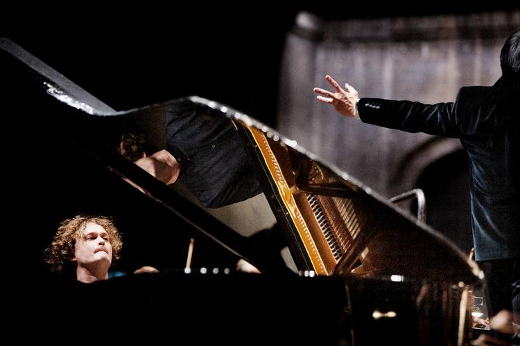 Pianisten Gustav Piekut udsmykkede Østre Gasværks gigantiske rum med bløde triller og sindrige tonemønstre. Foto: Martin Lehmann