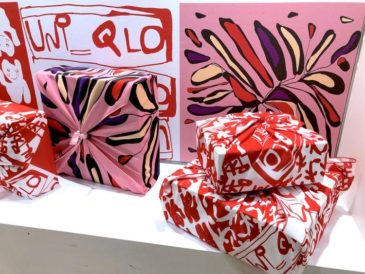Glad Designs indpakning til Uniqlo var en japansk furoshiki, der kunne fås i to designs, inspireret af klassiske japanske symboler.  Foto: Pr-foto