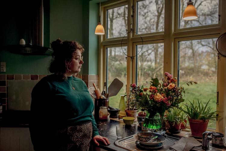 I rulleteksterne til ’Venuseffekten’ takker Anna Emma Haudal en række overnaturlige væsner. Men hun har ikke lyst til at snakke detaljeret om dem offentligt. »Jeg er vildt bange for, at folk tror, at jeg har en hjerneskade«, siger hun.  Foto: Miriam Dalsgaard