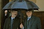 I filmen 'The Man Who Knew Infinity' fra 2015 spillede Jeremy Northam (til venstre) rollen som matematikeren og filosoffen Bertrand Russell. Jeremy Irons optrådte som matematikeren G. H. Hardy.  Foto: Edward R. Pressman Film/xeitgeis/Ritzau Scanpix