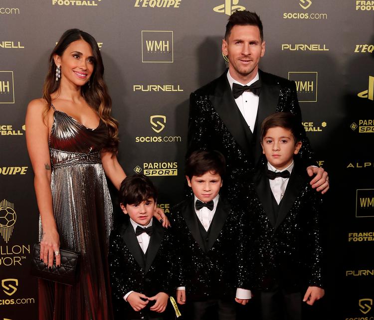 Det behøver ikke nødvendigvis at være slut med navnet Messi i international fodbold, når Lionel Messi engang slutter karrieren. For med tre sønner, der i aftes var med i Paris, er der muligheder for nye triumfer.  Foto: Benoit Tessier/Ritzau Scanpix