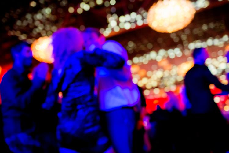     Tivoli Hotel i København lagde hus til en stor julefrokost for 25 forskellige firmaer. Deltagerne danser til Dodo &amp; The Dodos.   Foto: Mads Nissen