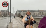 Frederikke Letts levende, litterær julekalender åbnede første låge på bl.a. Dronnings Louises Bro 1. december. Foto: Frederikke Lett
