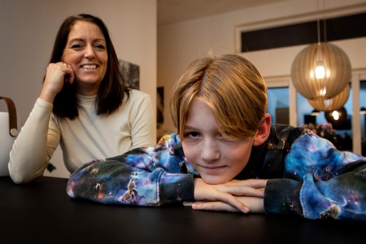 Skal, skal ikke. Maria og hendes mand Jacob har været stærkt i tvivl om vaccinen til 11-årige Matias - de synes ikke, han skal have den, men den giver også familien noget frihed.  Foto: Finn Frandsen