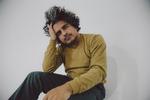 Helado Negro, hvis forældre er equadoranske immigrantforældre, veksler mellem engelsk og spansk på sit nye album.  