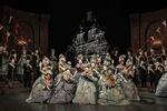 Skibe spiller en mystisk hovedrolle i Det Kongelige Teaters drømmeagtige opsætning af 'Maskeballet'. Foto: Camilla Winther