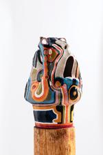 Der er både masser af kurver og vilde farver i Jasmin Frankos krukker.  Foto: Kirstine Autzen