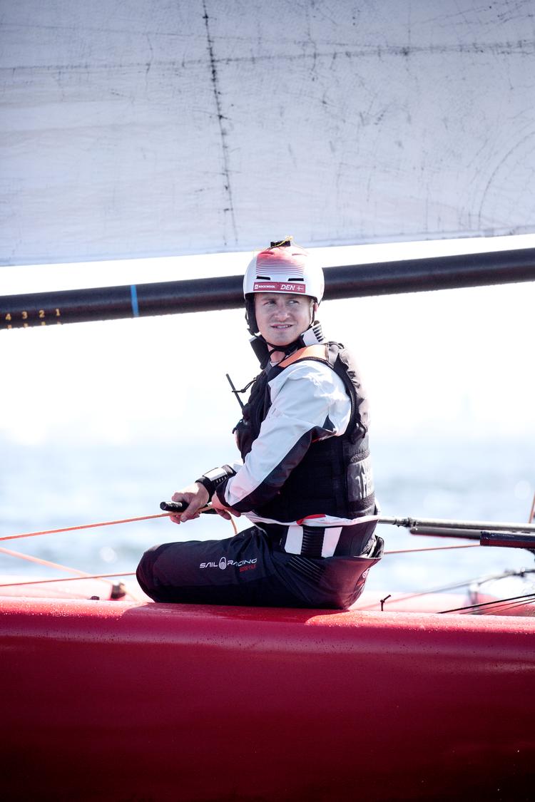 Flere gange i denne sæson har Nicolai Sehested kunnet kigge bagud på alle modstanderne i SailGP.  Foto: Nanna Navntoft