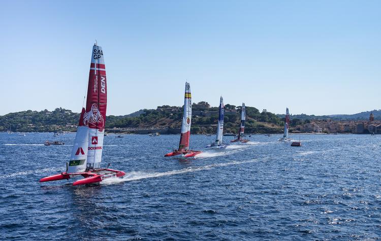 To gange kom den danske båd først over stregen ved en sejlads i SailGP-serien. men bundniveauet er stadig for lavt, erkender den danske skipper, Nicolai Sehested. Foto: SailGP