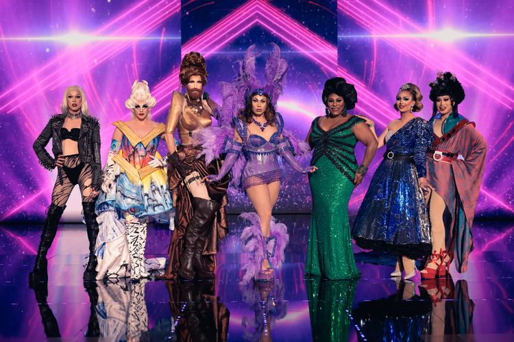 'Melodi Grand Prix' møder 'X Factor' møder 'Drag Race' i 'Queen of the Universe', der er produceret af drag-ikonet RuPaul Charles. Foto: Paramount+
