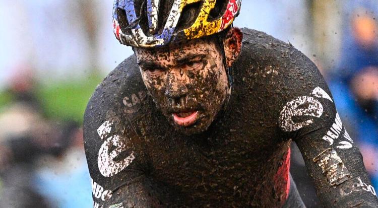 Wout van Aert ænsede ikke mudderet,m da han for en uge siden holdt sit sejrrige indtog på cykelcross-scenen. 